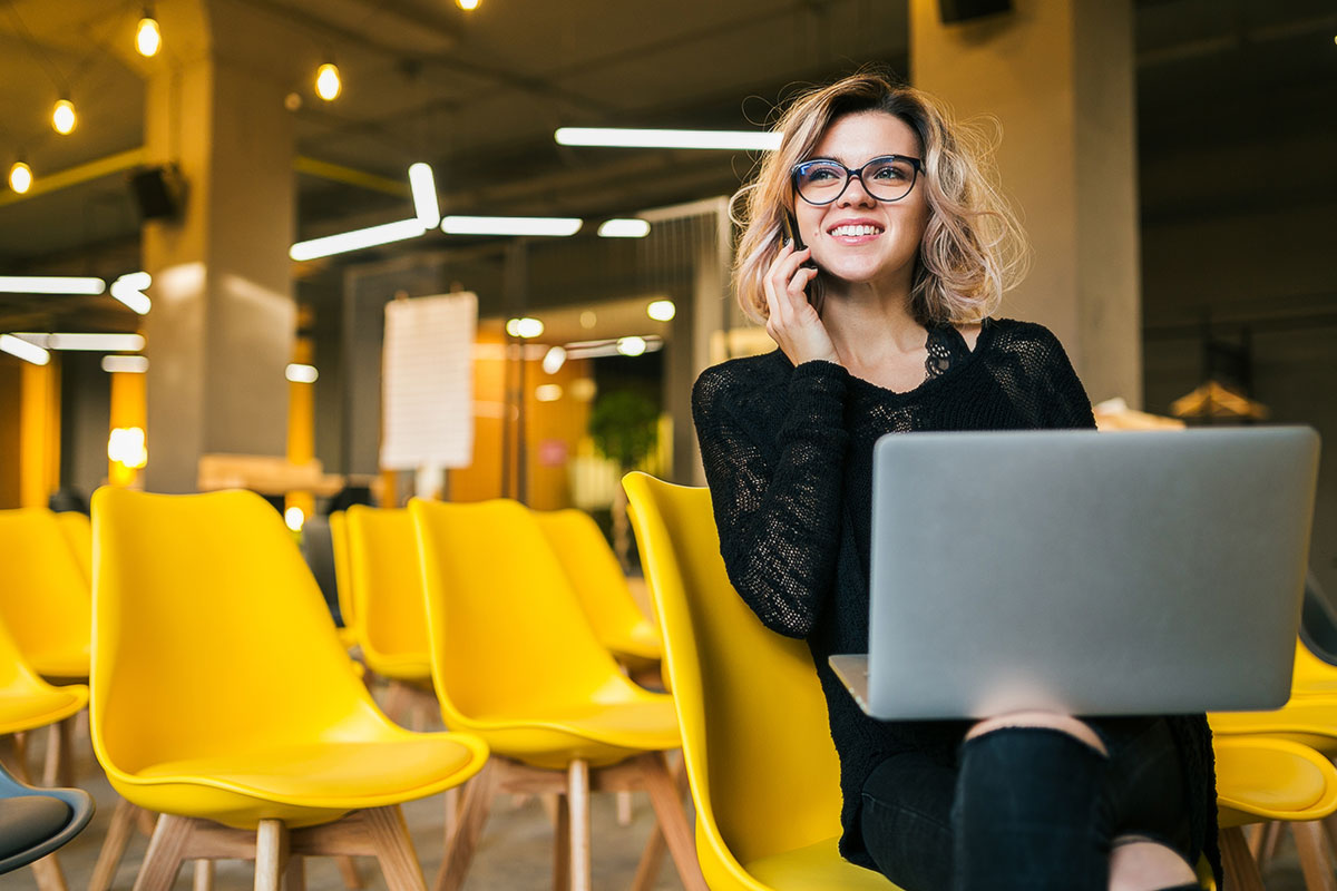 laptop-lady-chairs