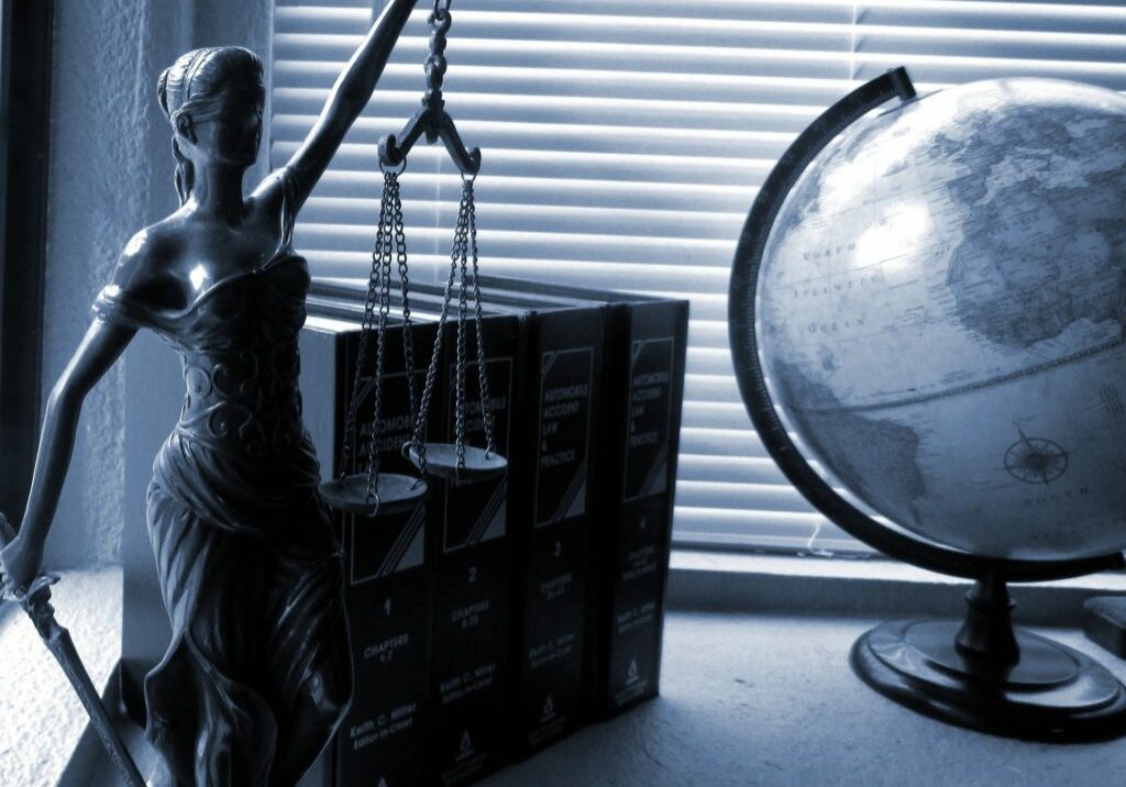 lady-justice-2388500_1920 Image by jessica45 from Pixabay
