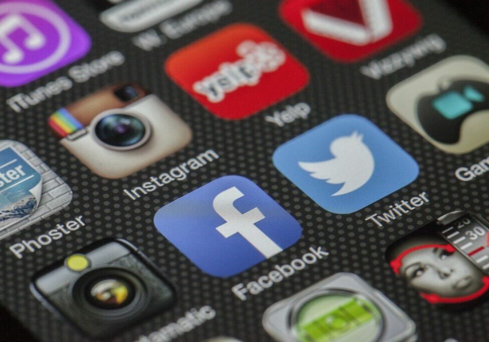 phone-292994_1920 Introduction to Mobile App Localization